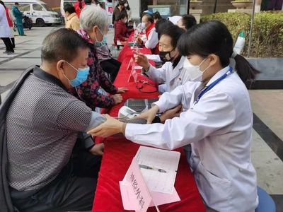 學雷鋒，迎三八——黃河科技學院附屬醫院大型義診與健康咨詢活動紀實